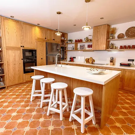 Villa Bujtina E Diellit Boutique