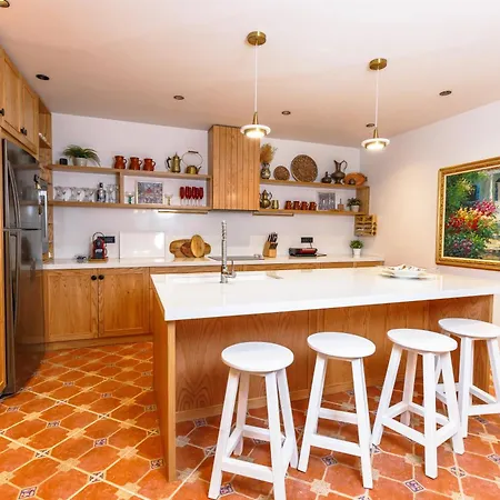Villa Bujtina E Diellit Boutique Tirana