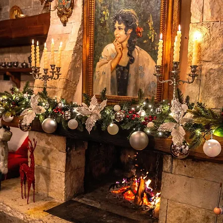 Bujtina E Diellit Boutique Villa