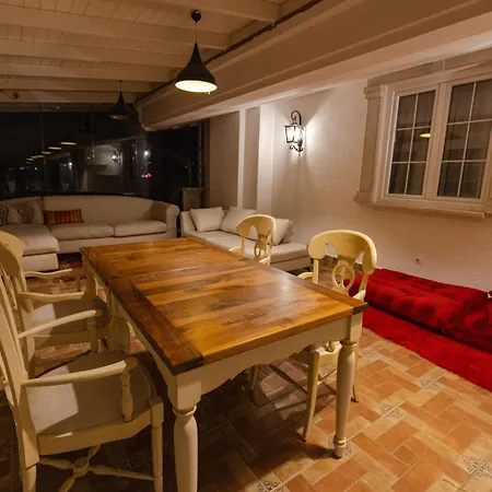 Villa Bujtina E Diellit Boutique