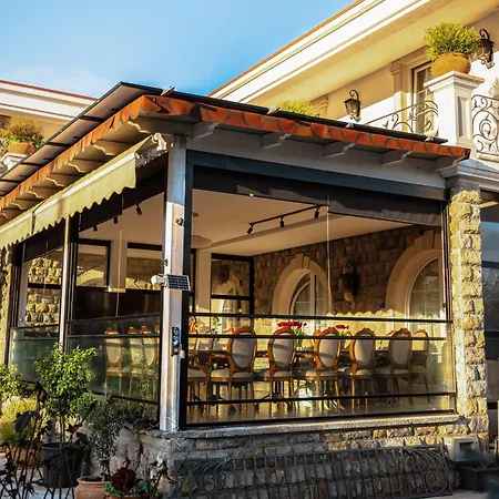 Bujtina E Diellit Boutique Villa *