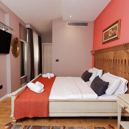 Bujtina E Diellit Boutique Villa *