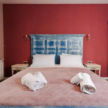 Bujtina E Diellit Boutique Villa *