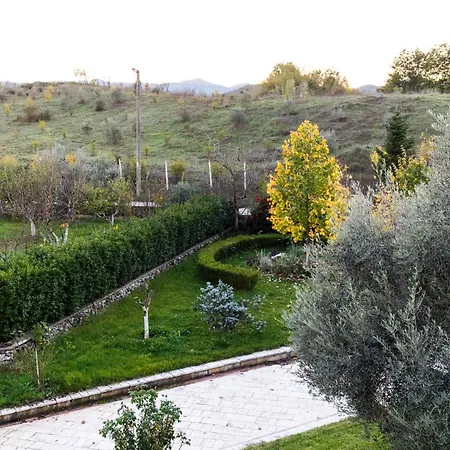 Villa Bujtina E Diellit Boutique *