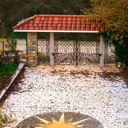 Villa Bujtina E Diellit Boutique *