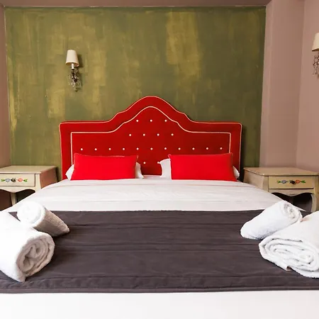 Bujtina E Diellit Boutique Villa *