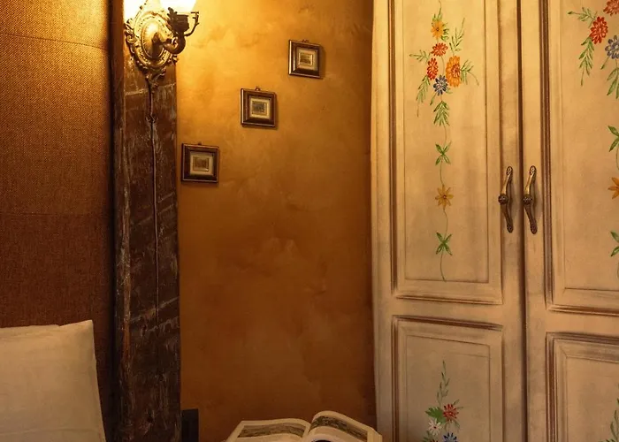 Bujtina E Diellit Boutique Villa *
